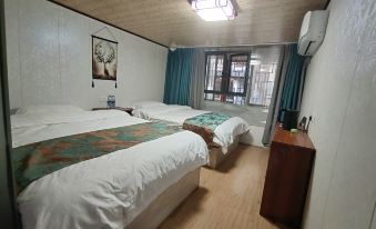 Qianhu Miao Village Yuyin Shanjian Homestay