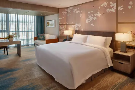 The Lakeview Hotel