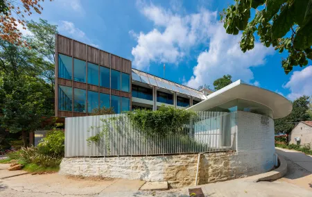 Xinmi Rock resort hotel Отели рядом с достопримечательностью «Fengquan Lake Scenic Area»