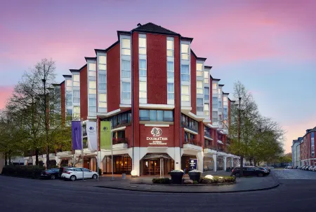 DoubleTree by Hilton Hannover Schweizerhof Отели рядом с достопримечательностью «Штадтпарк Ганновер»