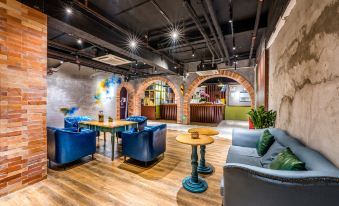 Manhaosi Hotel (Guangzhou Shamian Island Shangxiajiu Pedestrian Street Store)