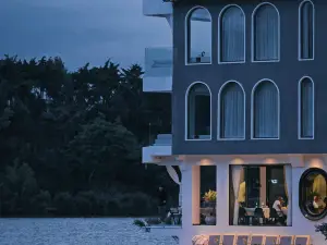 ARCADIA SEAVIEW DESIGN HOTEL