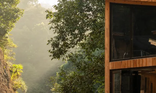 Zizai Pingjiang Wild Luxury Resort