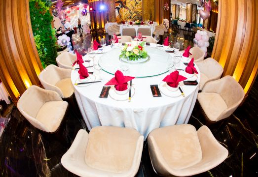 Diamond Hotel VAN DON의 로비 또는 객실 사진