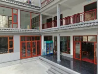 Shangri-La Tiger Leaping Gorge Taoyuan Inn Hotels near Middle Tiger Leaping Gorge, Shangri-La, Yunnan