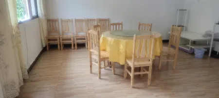 Tianquanniu can't live in the inn Отели рядом с достопримечательностью «Erlang Mountain National Forest Park»