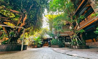 Chiangmai Lanna &  Modern Loft Hotel