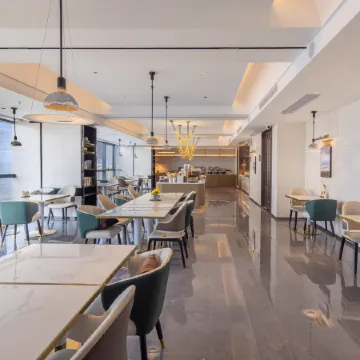 Atour Hotel Hongshan Square, Chuhe Han Street, Wuhan Отели рядом с достопримечательностью «Хубэй, Китай, Южная Механическая Школа (Школьный Департамент)»