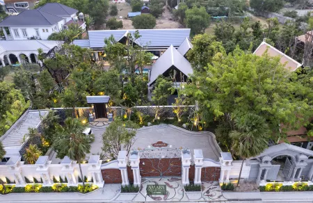 Amara Private Pool Villa Отели рядом с достопримечательностью «Лолей»