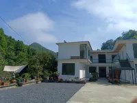 Jiani Shangu Homestay Отели рядом с достопримечательностью «Волна Большого Резака»