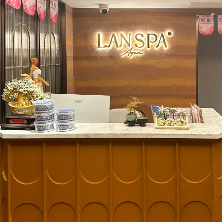 Orange Hotel (Leshan High-speed Railway Station Shihao Plaza)