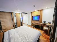 Lushan Hexu Junting Hotel