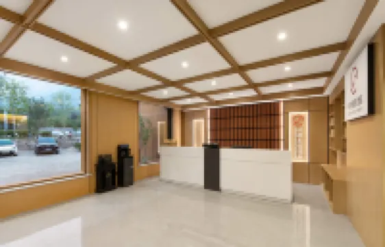 QIANNA HOTEL GLORIOUS (Dengfeng Songshan Scenic Area)