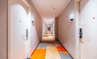 Lanzhou Jingyuehua  Hotel (Zhongshan Bridge International Convention and Exhibition Center)