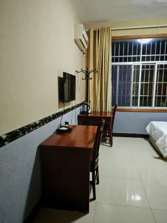 Yongzhou Lvyuan Hotel Отели рядом с достопримечательностью «Yongzhou Normal College»