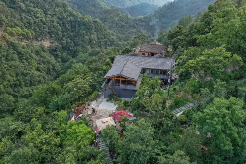 Wudangshan Prince Courtyard Homestay (Prince Slope Scenic Area)