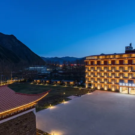 Jingchen Kaiyi Hotel (Kangding Xinduqiao Town Photography Paradise Small Town)