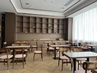 Pu'er Yunbo Hotel (Simao District Meizi Lake Park) - Bãi đậu xe