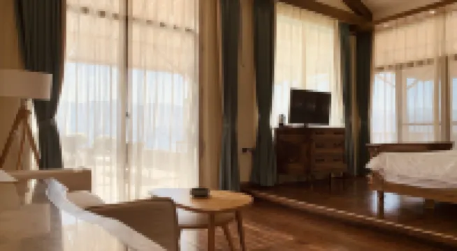 瀘沽湖大嘴窩窩客棧