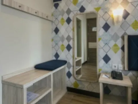 Hotel 88 Kedungsari - Kedungdoro by WH Hotels in Tegalsari