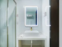 Home Inn Selected (Liaocheng Jinding Shopping Center Dongchang Lake Branch) - parkir