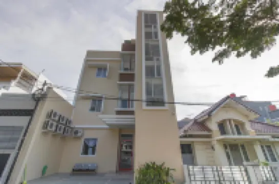 เรดดอร์ซ ใกล้กับสนามบินโซการ์โน ฮัตตา โรงแรมใน