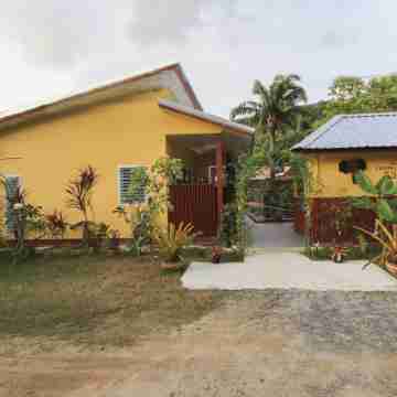 Ban Elephant Blanc Bungalow Hotel Exterior