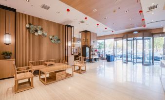 Century Star Boutique Hotel (Zhoukou Railway Station Red Star Macalline Branch)