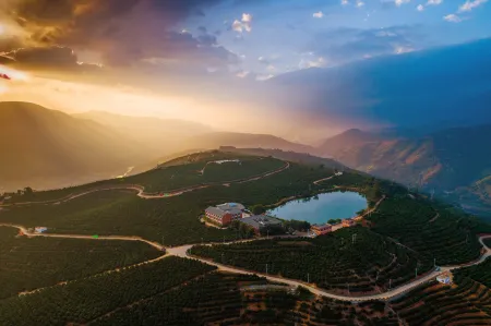 Chu Orange Manor Отели рядом с достопримечательностью «Nan'en Waterfall»