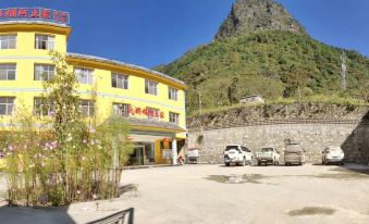 Gongshan Qiuna Tong Atujia Homestay