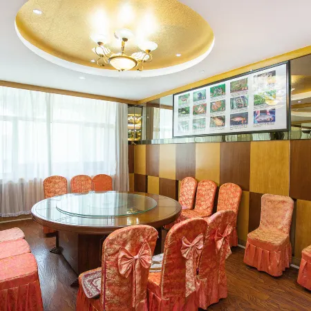 Jingpo Lake Villa Hotel