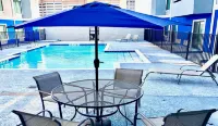 Alexis Hotel & Banquets Dallas Park Central Galleria - Rooftop Pools