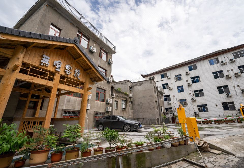 The Peace Inn - Housity
