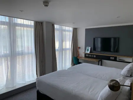 Holiday Inn Birmingham City Centre Отели рядом с достопримечательностью «Birches Green Evangelical Free Church»