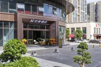 重慶愷曼飯店（萬州驛鑫廣場店） 百安壩恆通夜市（變維大廈西北）附近的飯店
