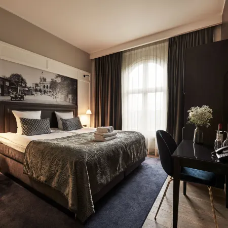 Ascot Hotel