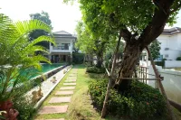 Standard Villa Hotels in Saraphi