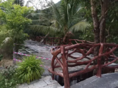 Lingshui Diaoluoshan Haojing Riverside Homestay