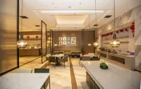 Three-room hotel (People's Hospital Railway Station Store) - parking