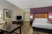 La Quinta Inn & Suites by Wyndham Orlando Airport North