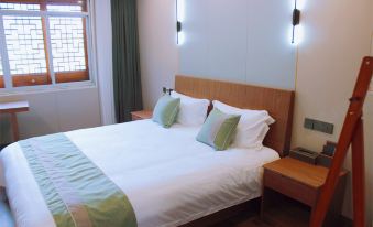 Yunhe Terrace Yunxi Homestay (Baiyingu Scenic Area Shop)