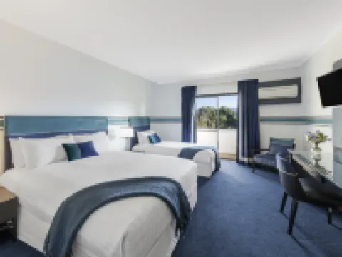 Ramada By Wyndham Diplomat Canberra Hotels in Griffith