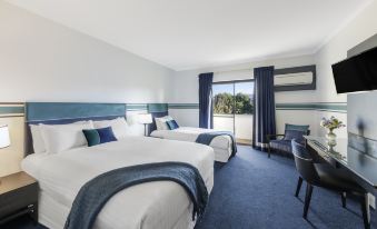 Ramada by Wyndham Diplomat Canberra