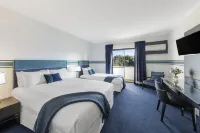 Ramada By Wyndham Diplomat Canberra Hotels in Kingston