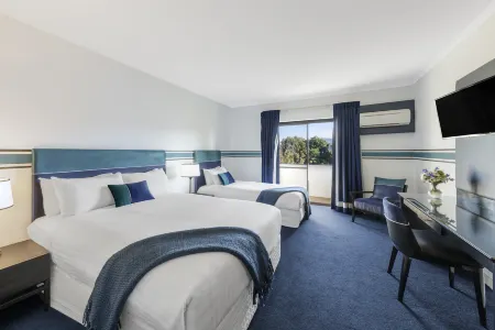 Ramada By Wyndham Diplomat Canberra