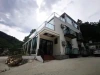 Zhashui Manling Homestay Отели в г. Чжашуй