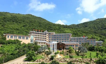 Azure Bay Resort Отели рядом с достопримечательностью «Wang Fu Zhou»