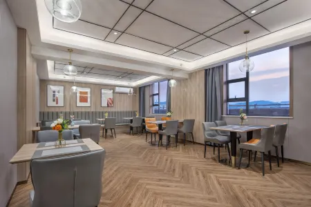 Shaoyuan Hotel (Shaoyuan Wuma Square Station Branch) Отели в г. Ляньюань