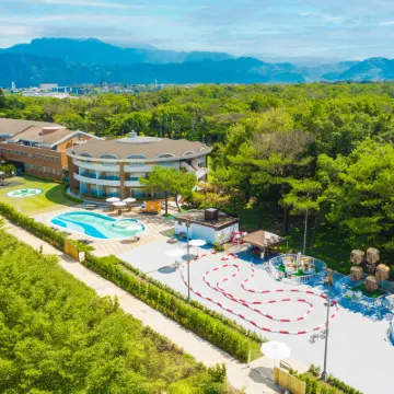 TAO YUAN GOLF & COUNTRY CLUB YAWARD RESORT Hotels near Window on World Theme Park