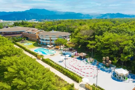 TAO YUAN GOLF & COUNTRY CLUB YAWARD RESORT Отели рядом с достопримечательностью «Тематический парк для малого народа»